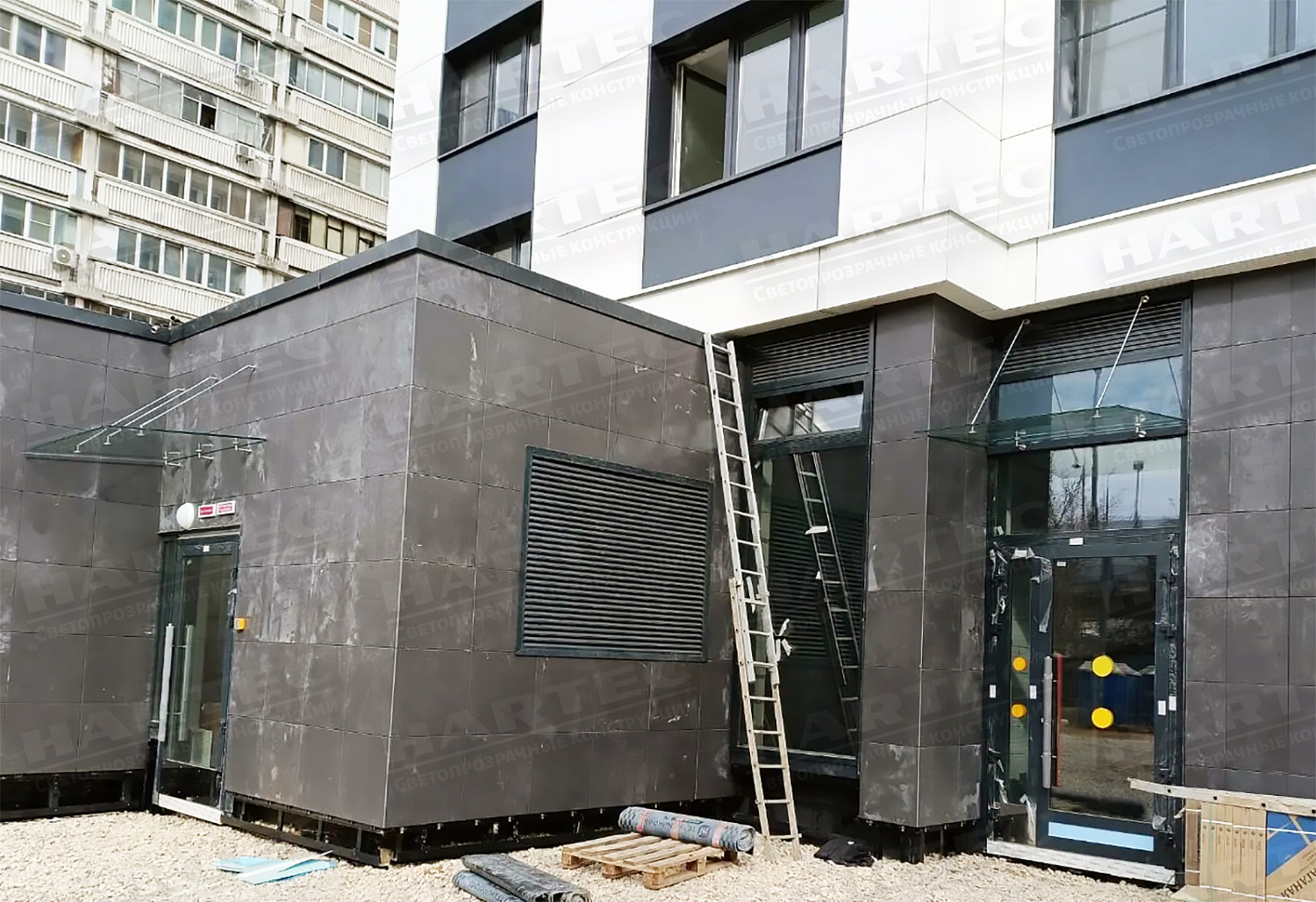 Стеклянные козырьки для дома по адресу Шепелюгинская ул., вл. 14 